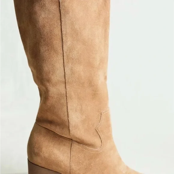 ARULA Tan Heeled Boots with Chunky Block Heel and Suede Texture - Picture 2 of 5